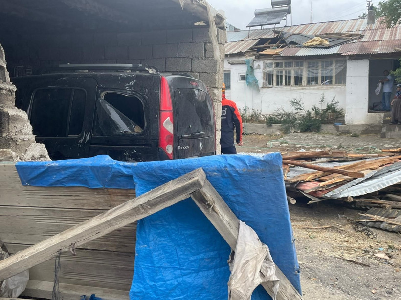 Ağrı'da fırtına çatıları uçurdu: 74 yapı zarar gördü - Resim: 6