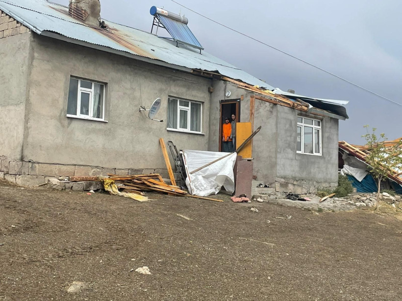 Ağrı'da fırtına çatıları uçurdu: 74 yapı zarar gördü - Resim: 7