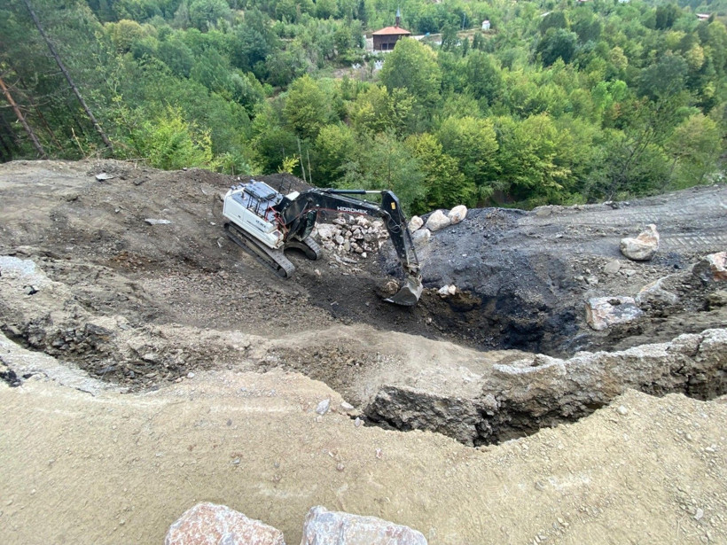 Bozkurt'ta heyelan: Köy yolu ulaşıma kapandı - Resim: 5
