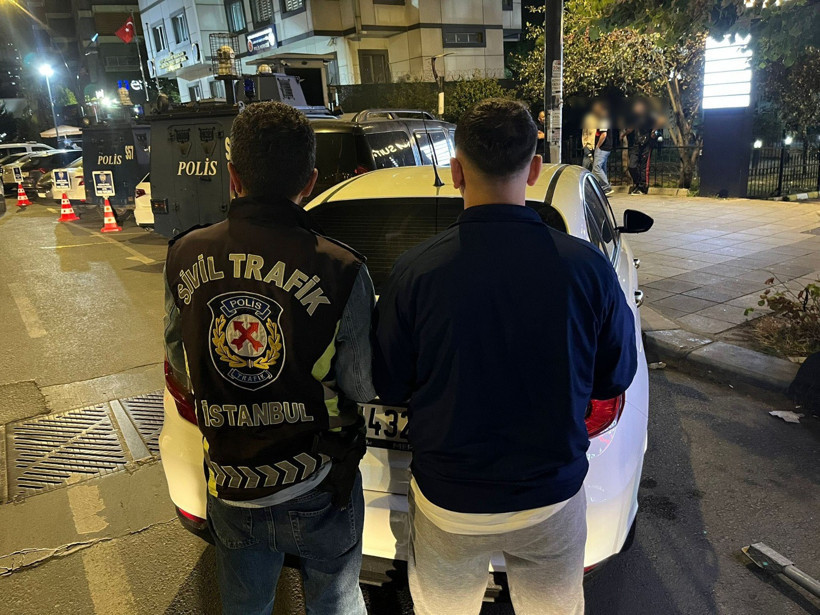 İstanbul’da tek teker üstünde yolculuk yapan 4 motosikletli kamerada: 93 bin 525 bin TL ceza - Resim : 1