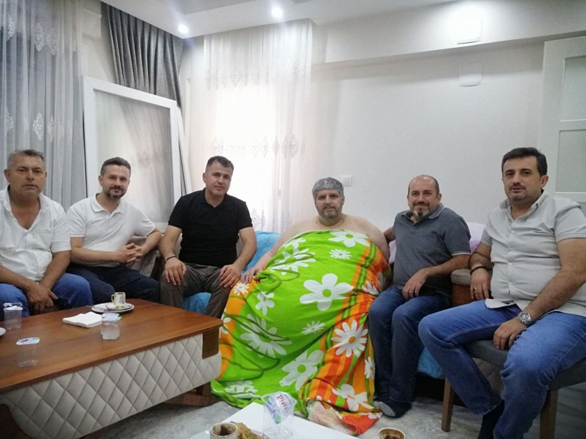 Mide küçültme ameliyatı olmuştu! Nazilli'de 310 kiloluk Barış Yıldırım'ın cenazesi evinden asansörle çıkarıldı - Resim: 3