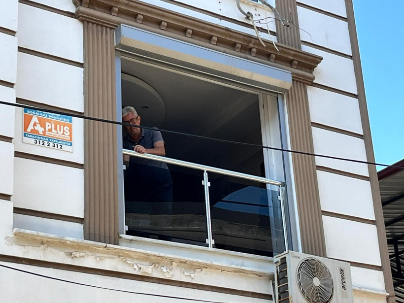 Mide küçültme ameliyatı olmuştu! Nazilli'de 310 kiloluk Barış Yıldırım'ın cenazesi evinden asansörle çıkarıldı - Resim: 6