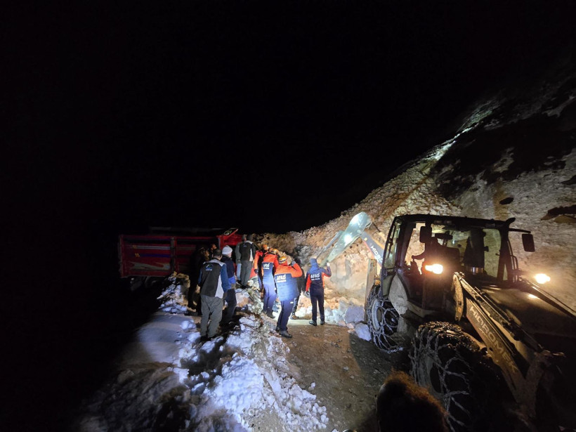 Rize'de sel felaketinin ardından çığ! Mahsur kalan 15 kişi kurtarıldı - Resim: 9