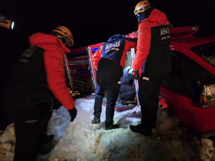 Rize'de sel felaketinin ardından çığ! Mahsur kalan 15 kişi kurtarıldı - Resim: 8