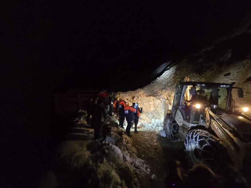 Rize'de sel felaketinin ardından çığ! Mahsur kalan 15 kişi kurtarıldı - Resim: 4