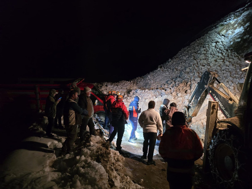 Rize'de sel felaketinin ardından çığ! Mahsur kalan 15 kişi kurtarıldı - Resim: 11