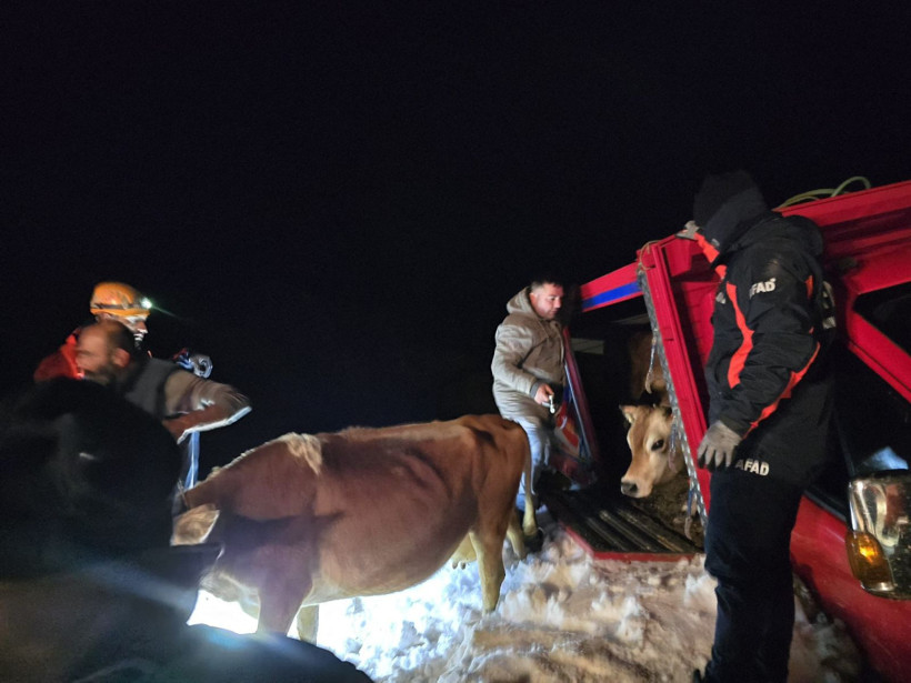 Rize'de sel felaketinin ardından çığ! Mahsur kalan 15 kişi kurtarıldı - Resim: 5