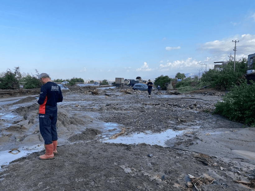 Hatay'da heyelan faciası: Otoyol kapandı - Resim: 4