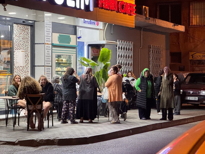 Balıkesir Sındırgı'da 6.1 büyüklüğünde deprem uykuları kaçırdı - Resim: 8