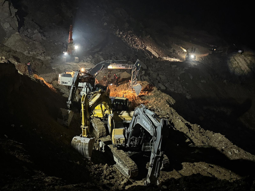 Ordu'da taş ocağında göçük: 2 kişiden birinin cansız bedenine ulaşıldı - Resim : 3