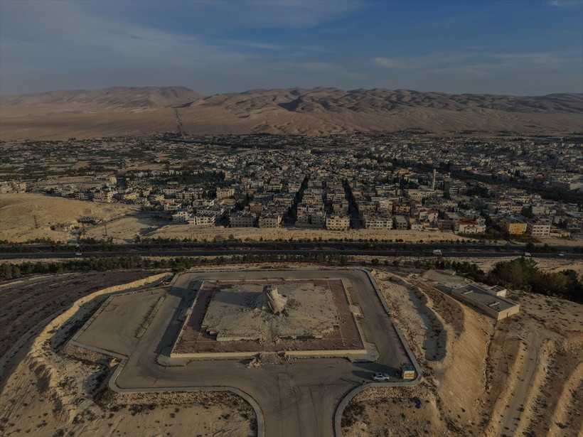 Devrik rejimin yıkık heykeli havadan görüntülendi - Resim: 10