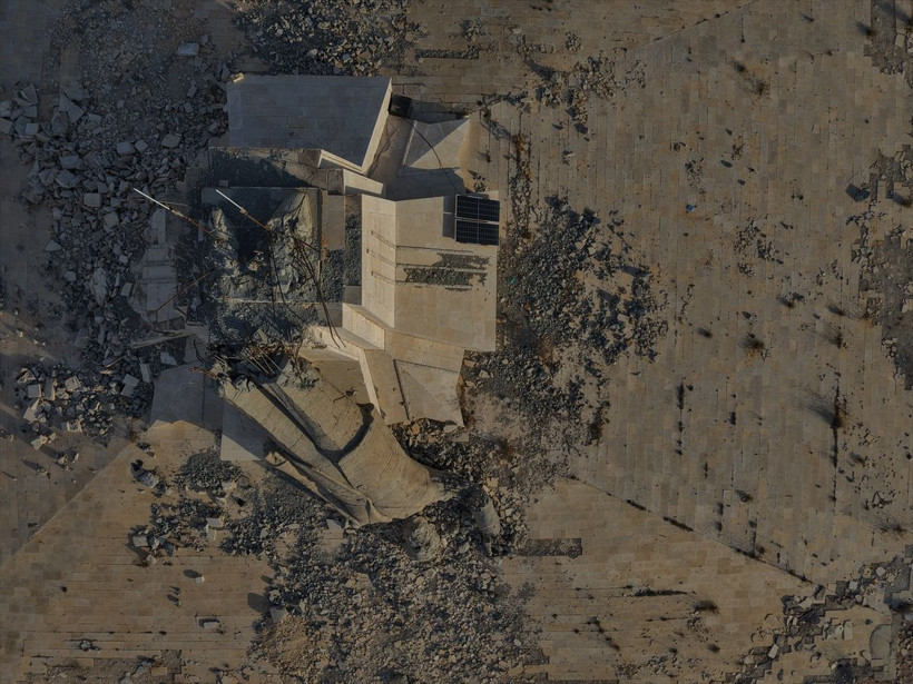 Devrik rejimin yıkık heykeli havadan görüntülendi - Resim: 11