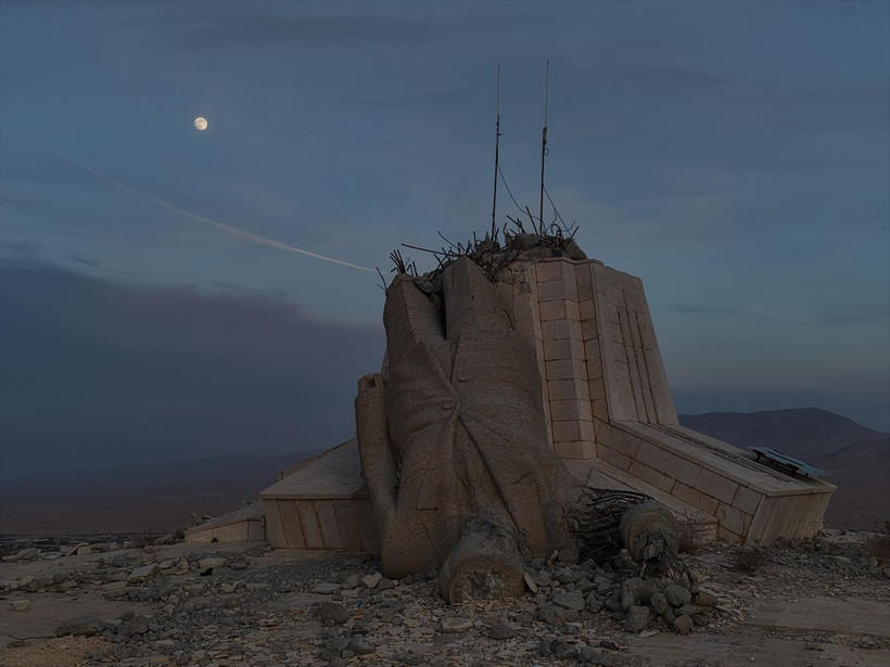 Devrik rejimin yıkık heykeli havadan görüntülendi - Resim: 7