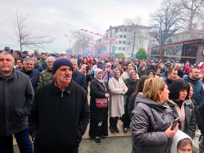 Düzce'de hamsi festivali: Metrelerce uzunlukta mangal kuruldu herkes balığa doydu - Resim: 3