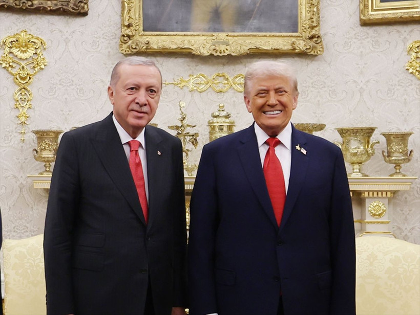 Beyaz Saray'daki zirveside yer alan şifreler! Trump'tan dikkat çeken rozet - Resim: 29