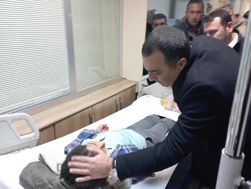 Kars'ta öğrenci servisi devrildi! 1 ölü çok sayıda yaralı var - Resim: 9