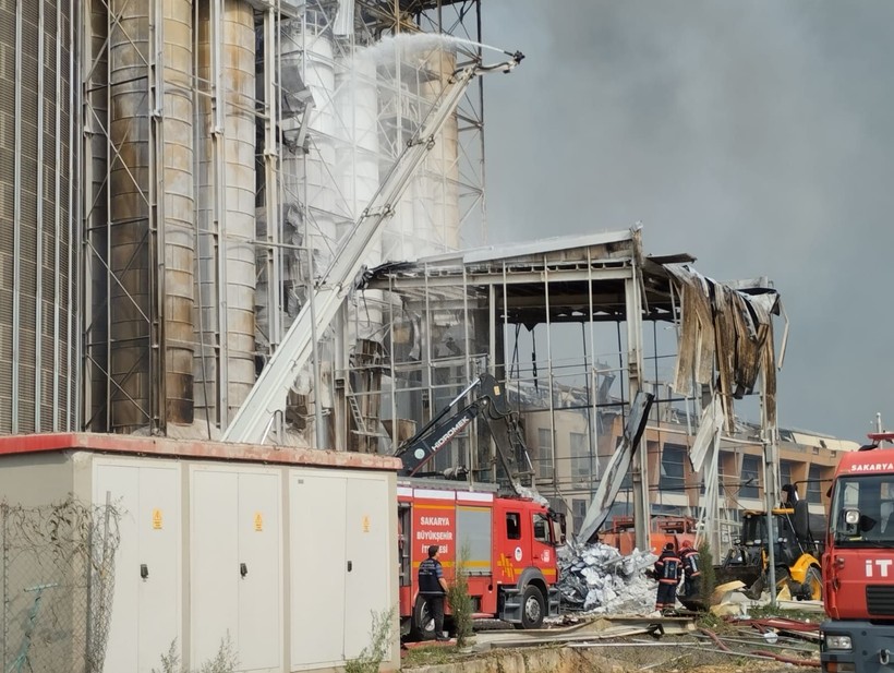 Sakarya'da makarna fabrikasında patlama! 2'si ağır 21 işçi yaralandı - Resim: 18