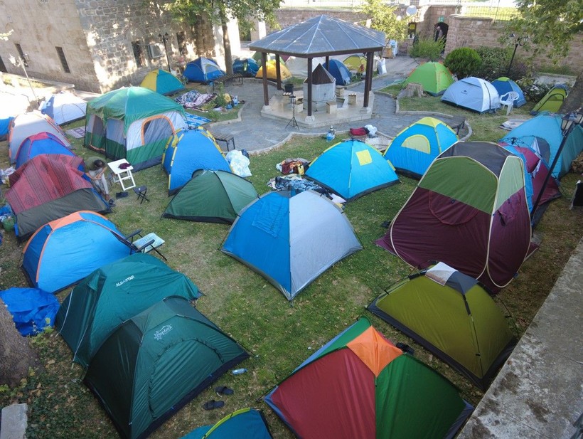 Kırkpınar sevdalıları otellerde yer bulamayınca parklara çadır kurdu - Resim: 1