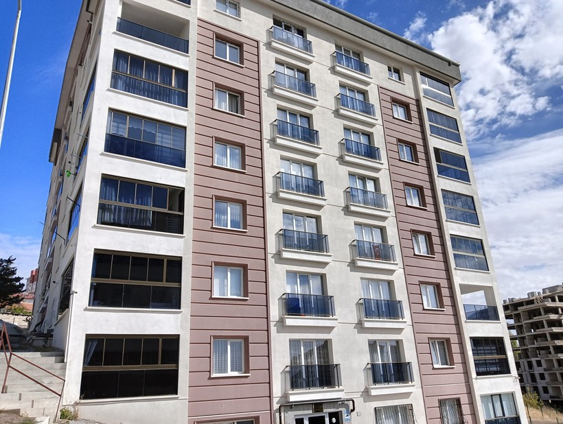 Uyuşturucu bağımlısı genç komşularını önce bıçakladı sonra silah çekti - Resim : 1
