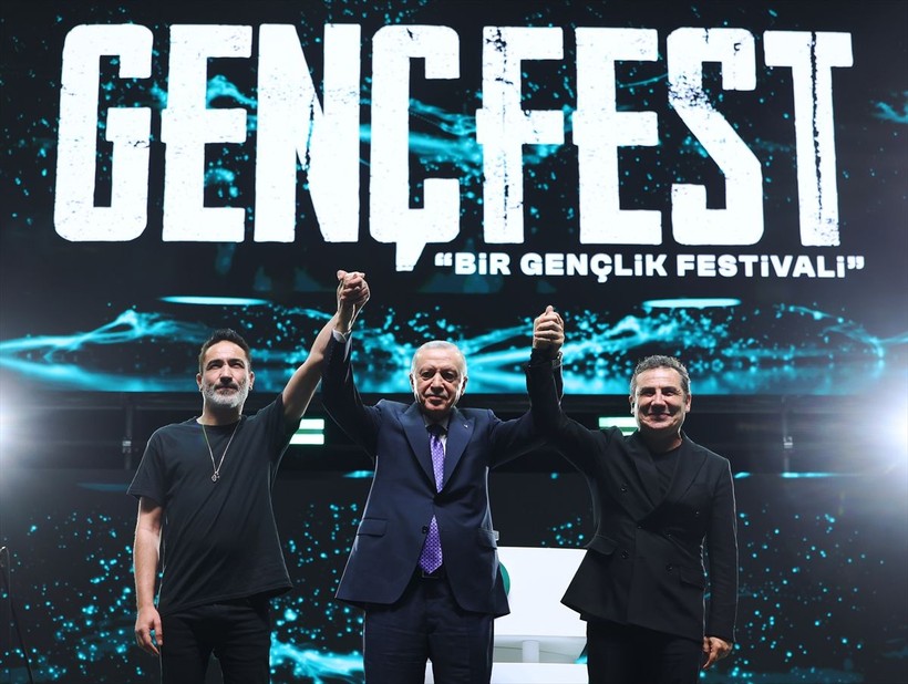 GENÇFEST'te renkli anlar: Erdoğan, Sagopa Kajmer ve Ferhat Göçer konserini izledi - Resim: 5
