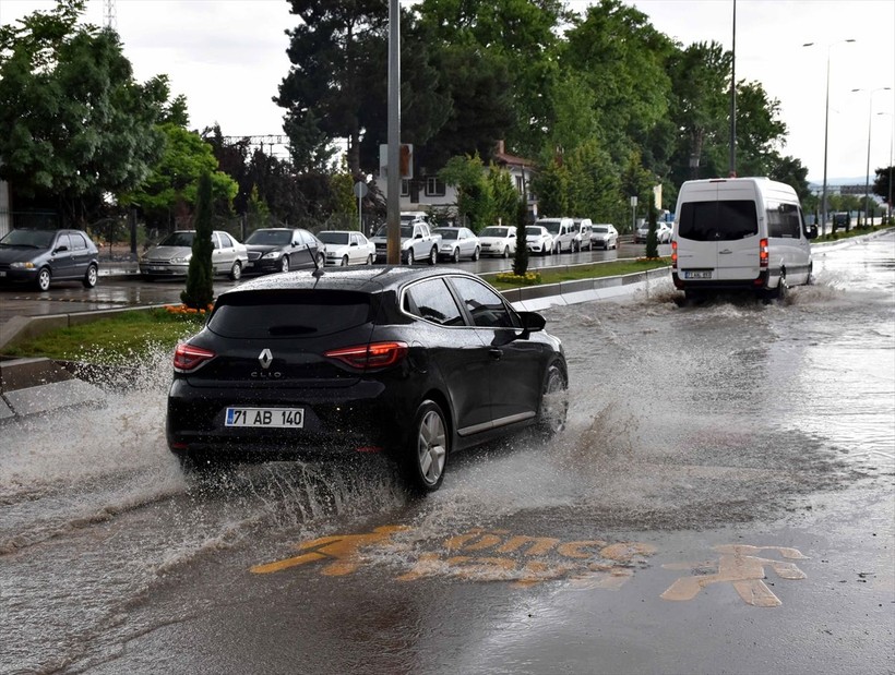 Meteoroloji'den 66 kente sağanak uyarısı! 'Fırtına nedeniyle evlerden çıkmayın' - Resim: 12