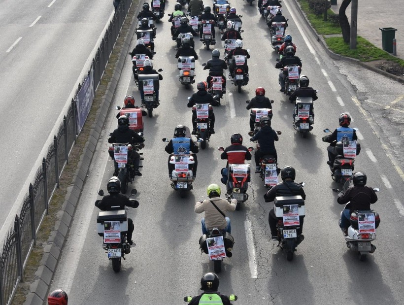 Motosikletli kuryelerden 'Trafikte biz de varız' eylemi - Resim: 3