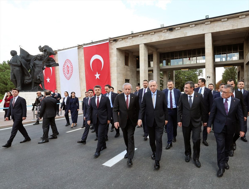 Meclis'te sürpriz görüşme: AK Parti, MHP, İYİ Parti, DEM Parti heyetleri aynı karede - Resim: 1