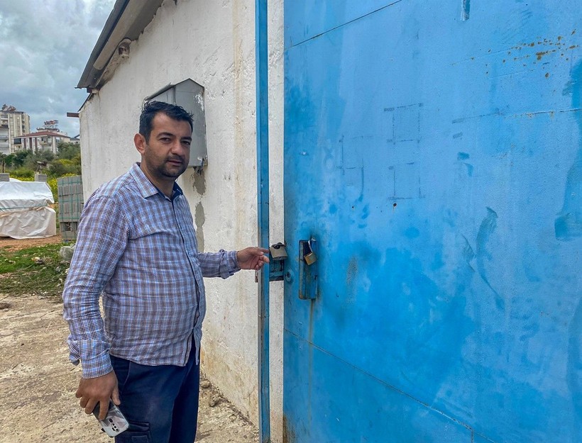 Antalya'da ev sahibi kiracısının duvarını kırdı, yetmedi elektriğini kestirdi - Resim: 7