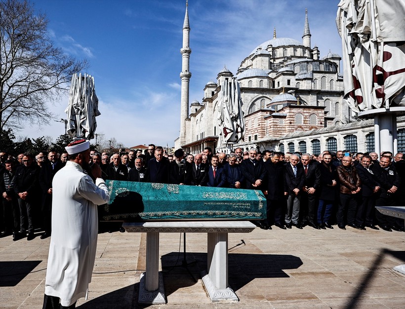 Cumhurbaşkanı Erdoğan'ın eski patronu Kemal Coşkun hayatını kaybetti! Cumhurbaşkanı Erdoğan son yolculuğuna uğurlamak üzere merhumun cenaze törenine katıldı - Resim : 2