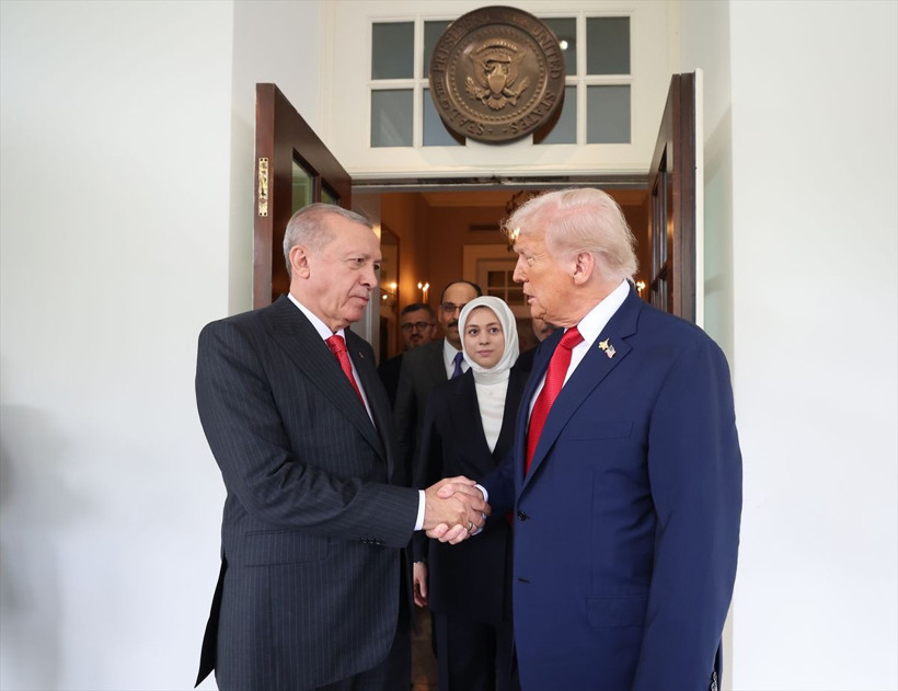 Beyaz Saray'daki zirveside yer alan şifreler! Trump'tan dikkat çeken rozet - Resim: 38