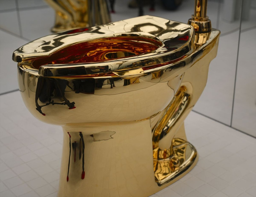 İtalyan sanatçının “America” adlı eseri altın klozet açık artırmaya çıkıyor - Resim: 1