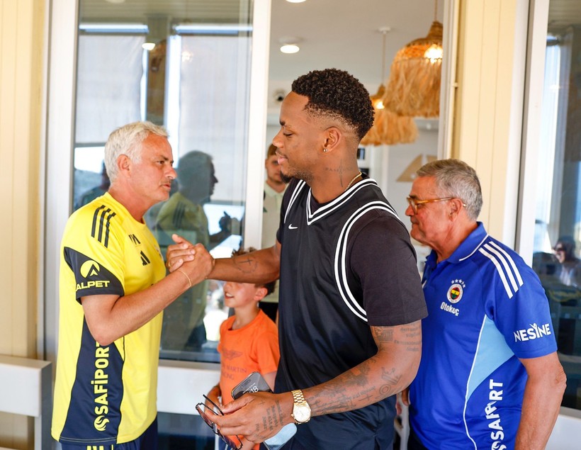 Jhon Duran Fenerbahçe'nin Portekiz kampına katıldı - Resim : 1