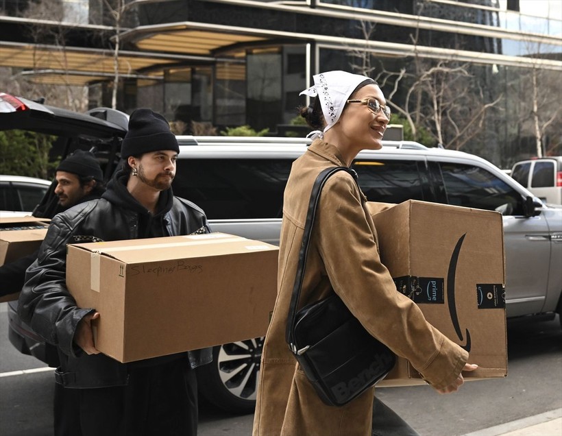 Bella Hadid, depremzedeler için topladığı yardımları kendi elleriyle Türkevi'ne teslim etti - Resim: 7