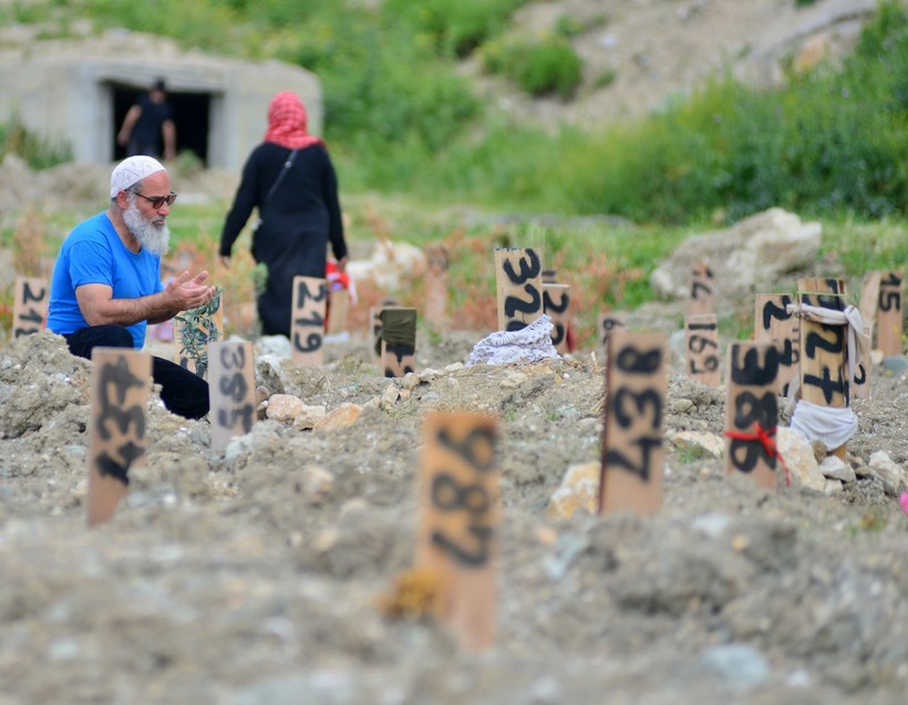 Kahramanmaraş merkezli depremlerden etkilenen Hatay'da buruk bayram - Resim: 7