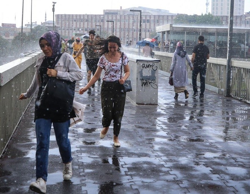 Meteoroloji İstanbul için gün verdi! Beklenen sağanak geliyor! İşte gün gün hava durumu - Resim: 3