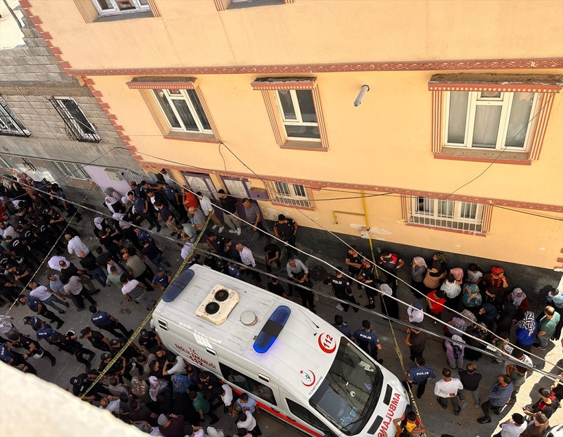 Gaziantep'te eşini ve 4 çocuğunu öldürdükten sonra intihar etti: Psikolojik sorunları olduğu belirtildi - Resim : 1