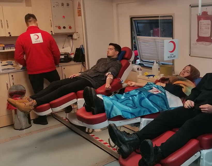 Ülkenin dört bir yanından depremzedelere kan bağışı yapılıyor - Resim: 57