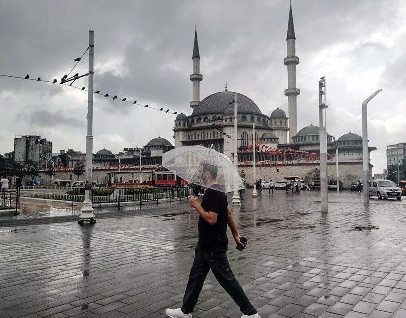 Meteoroloji İstanbul için gün verdi! Beklenen sağanak geliyor! İşte gün gün hava durumu - Resim: 9