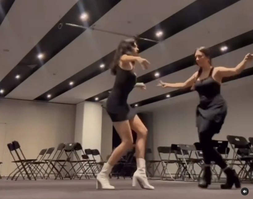 Hazar Ergüçlü pavyon dansı eğitimini Ezo'dan mı aldı? Herkesin merak ettiği soru prova görüntüleriyle ortaya çıktı - Resim: 12
