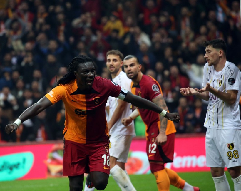 Galatasaray, İstanbulspor'u 2-1 yendi Süper Lig'de liderliğe yükseldi - Resim: 1