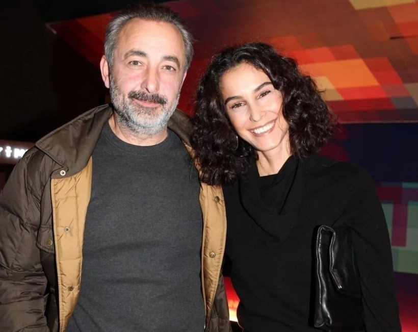 Zor günler geçiren Arzum Onan, annesiyle objektiflere yakalandı! Mehmet Aslantuğ ile boşanma haberleri sorulunca bakın ne yaptı - Resim: 15