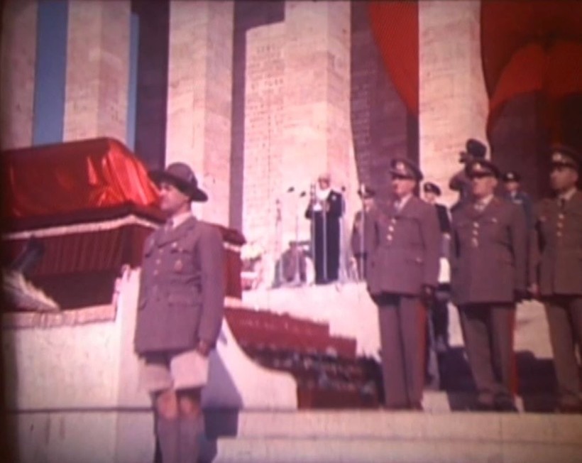 Atatürk'ün naaşının Anıtkabir'e naklinin renkli görüntüleri çıktı! - Resim: 4
