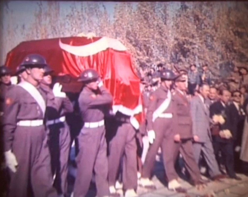 Atatürk'ün naaşının Anıtkabir'e naklinin renkli görüntüleri çıktı! - Resim: 1