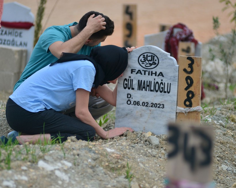 Kahramanmaraş merkezli depremlerden etkilenen Hatay'da buruk bayram - Resim: 10