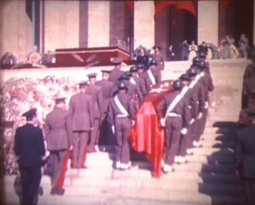 Atatürk'ün naaşının Anıtkabir'e naklinin renkli görüntüleri çıktı! - Resim: 8