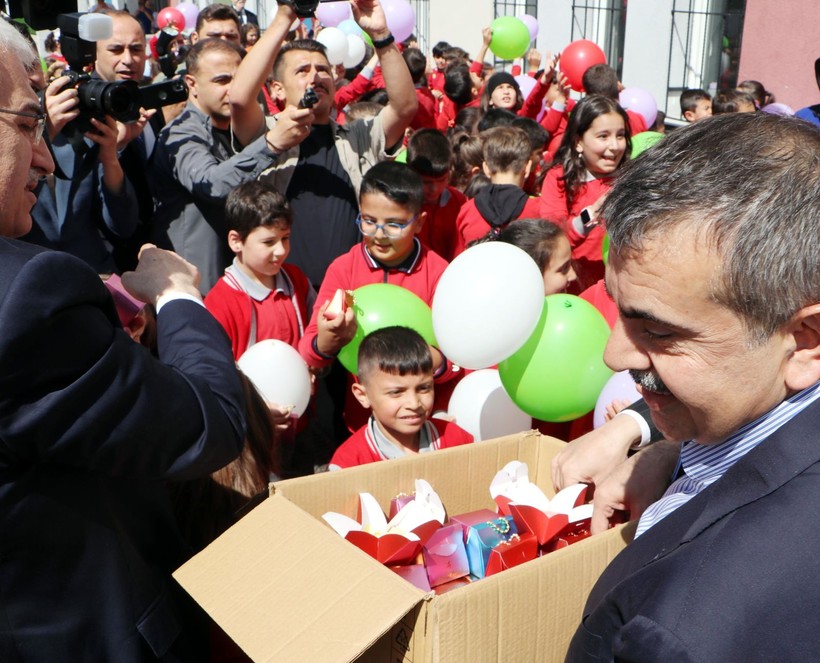 Bakan Tekin'den sınıf öğretmenine sürpriz doğum günü kutlaması - Resim: 3