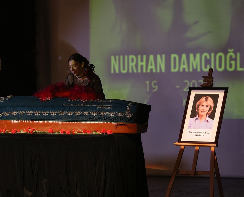 "Kanto kraliçesi" Nurhan Damcıoğlu, İzmir'de son yolculuğuna uğurlandı - Resim: 8