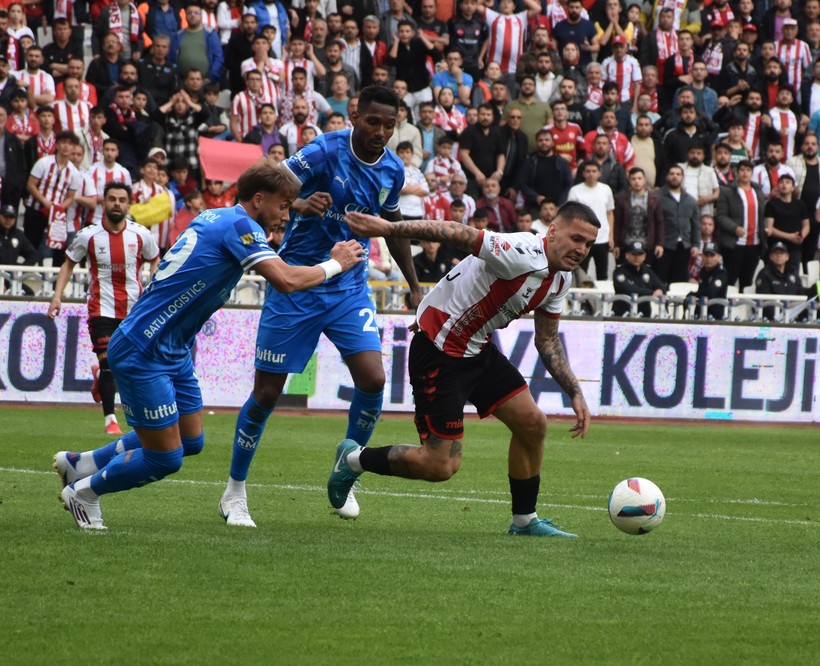 Sivasspor ve Bodrum FK umutlarını son 3 haftaya taşıdı - Resim : 1