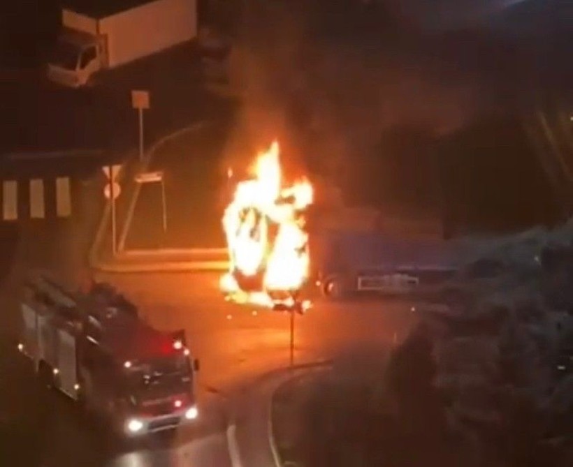 İstanbul Kağıthane'de gerçekleşen yangında kundaklama iddiası! - Resim: 2