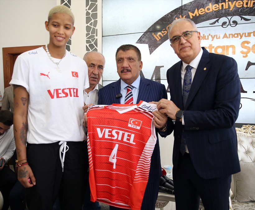 Melissa Vargas'a Malatya'da onur belgesi verildi - Resim : 3